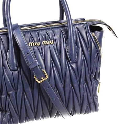 miu miu schultertasche|schultertaschen für damen miu.